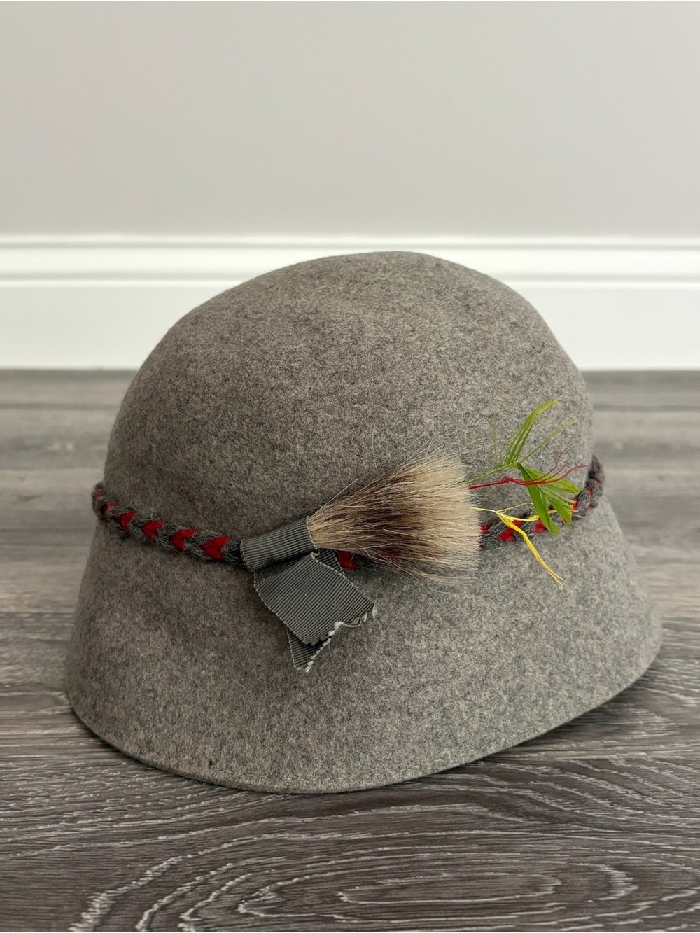 Vintage Neumann-Endler Tweed 100% Wool Gray Felt Hat Feather Fur Trim